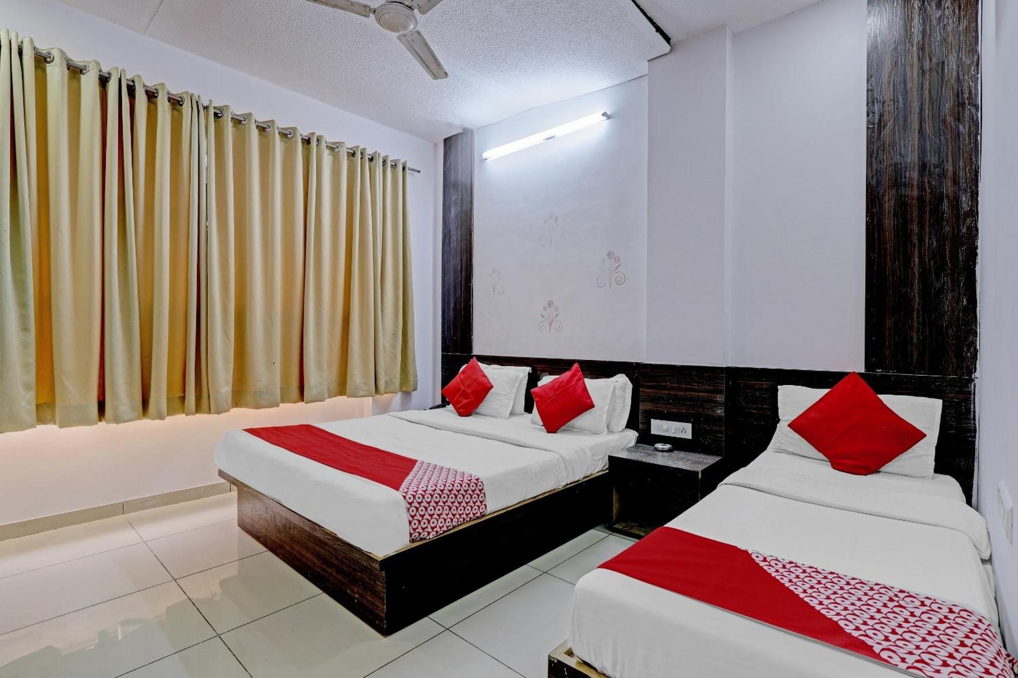 Oyo 11649 Hotel Mahima Gandhinagar Exterior foto