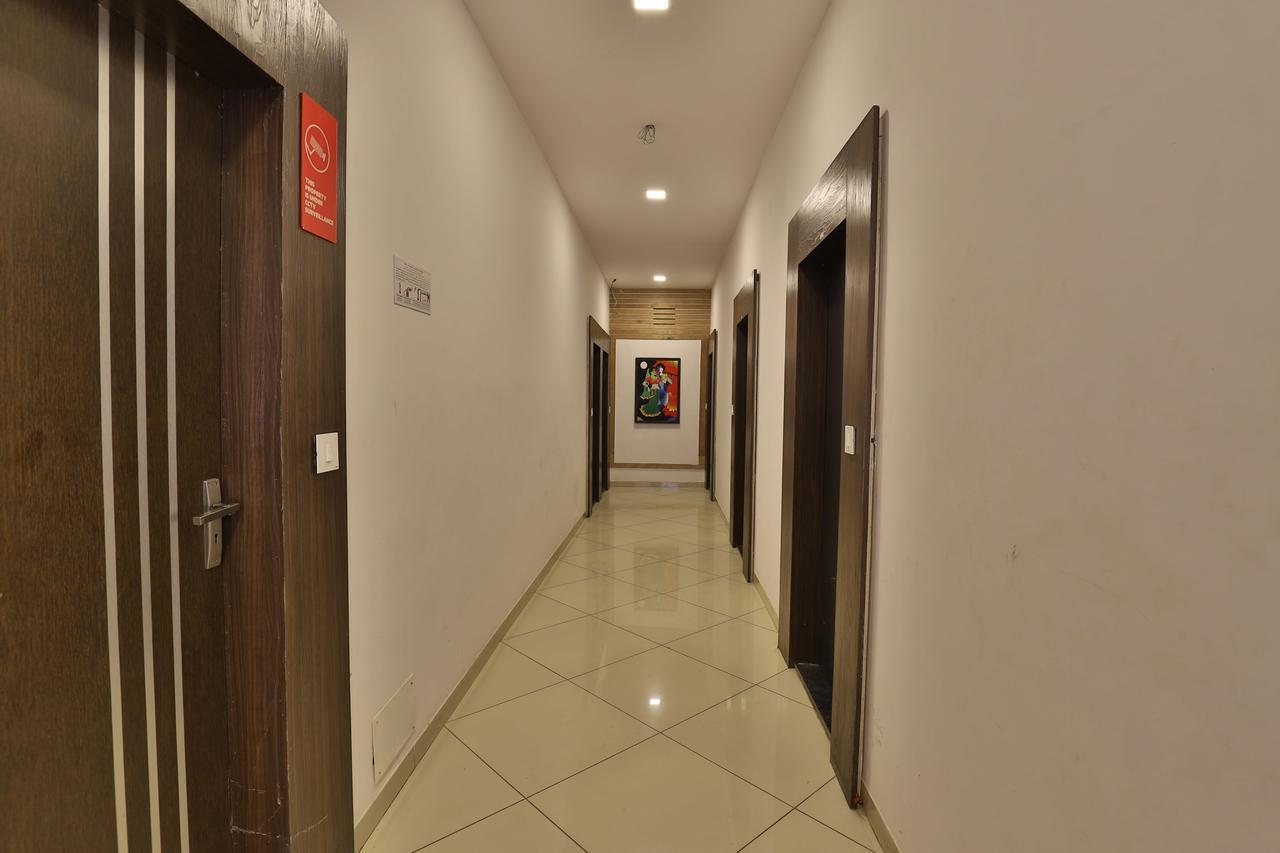 Oyo 11649 Hotel Mahima Gandhinagar Exterior foto