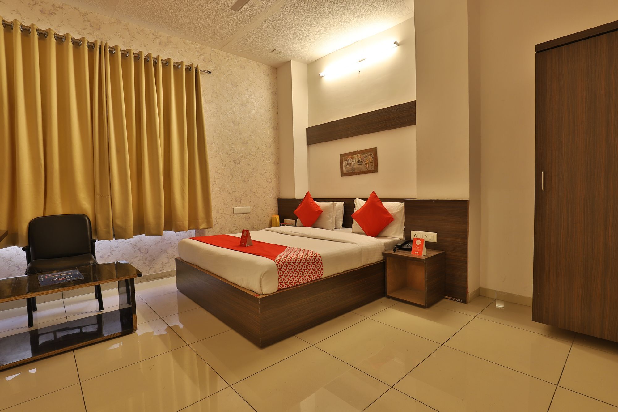 Oyo 11649 Hotel Mahima Gandhinagar Exterior foto