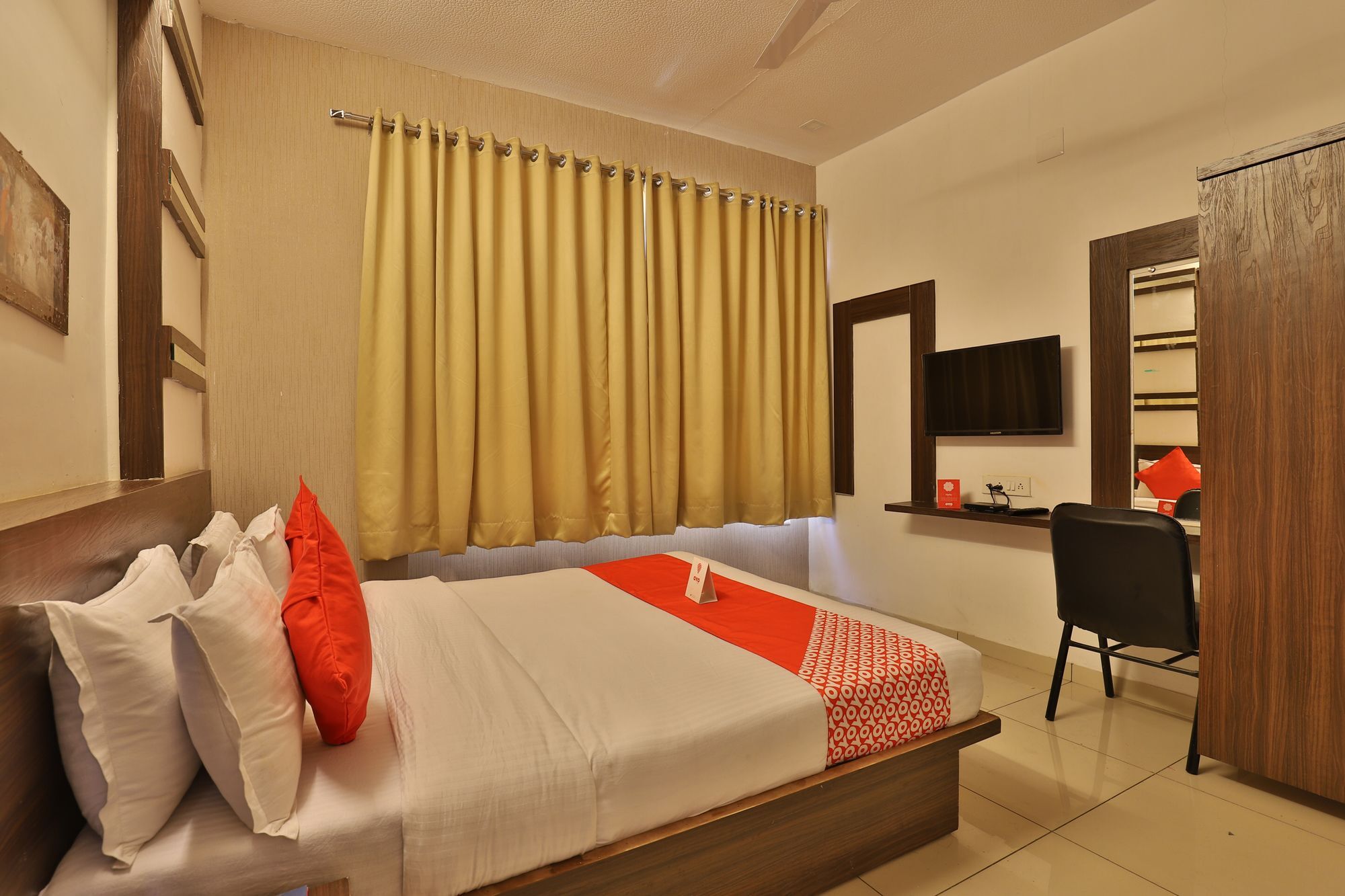 Oyo 11649 Hotel Mahima Gandhinagar Exterior foto